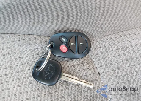 2008 Toyota Sienna Le z USA, uszkodzony, nr VIN 5TDZK23C48S117625